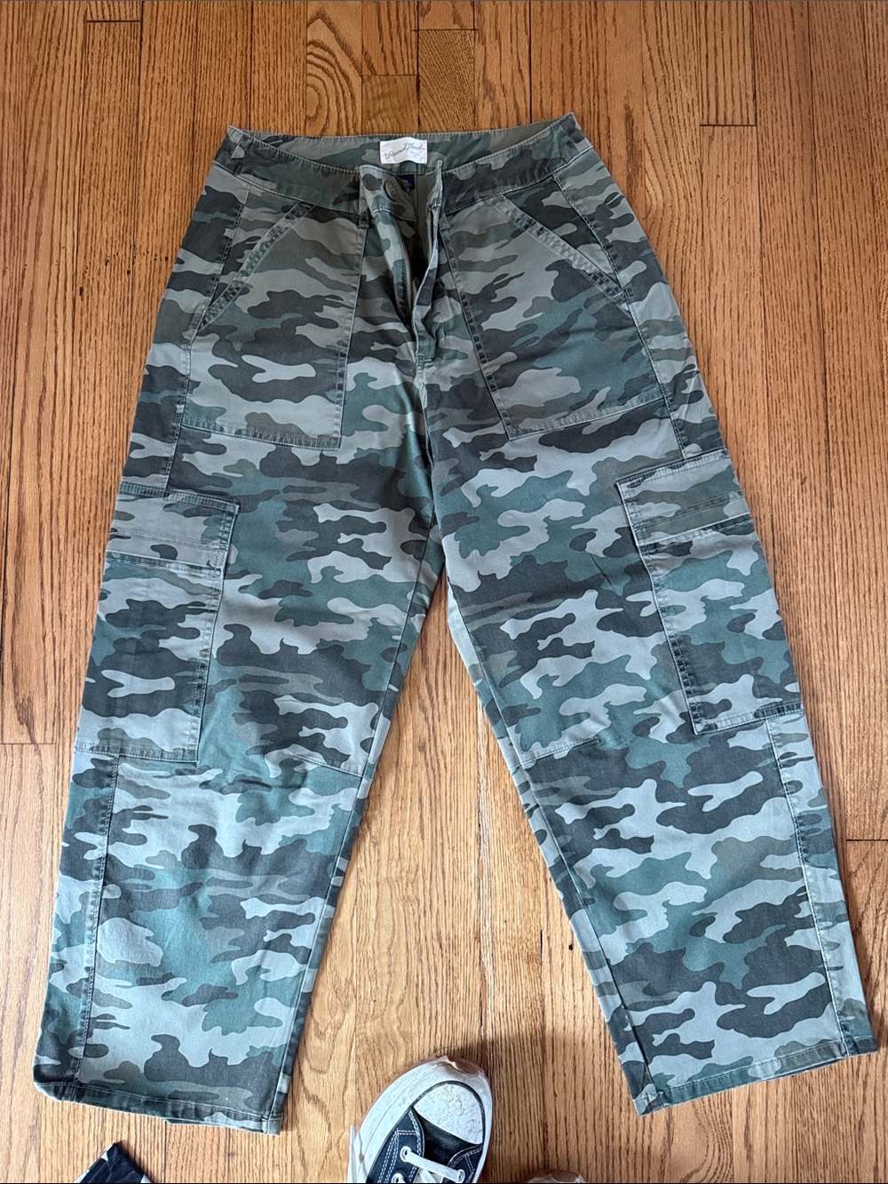 Universal Thread Camouflage Cargo Pants